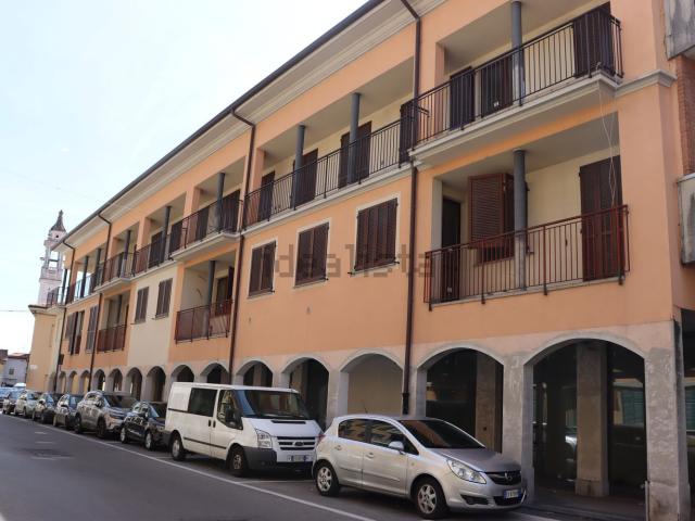 Appartamento in vendita a Cairate, Lombardia