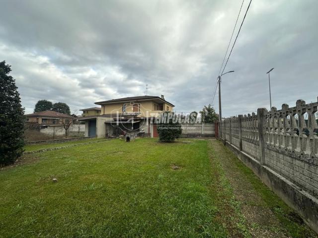 Appartamento in vendita a Lazzate, Monza e della Brianza