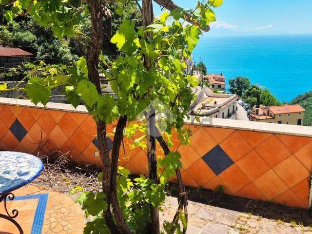 Appartamento in vendita a Vietri Sul Mare, Campania
