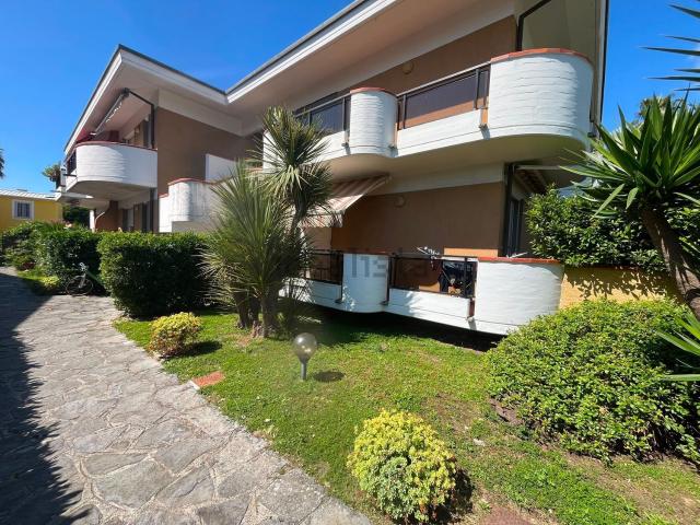 Appartamento in vendita a Marina di Massa, Marina Di Massa
