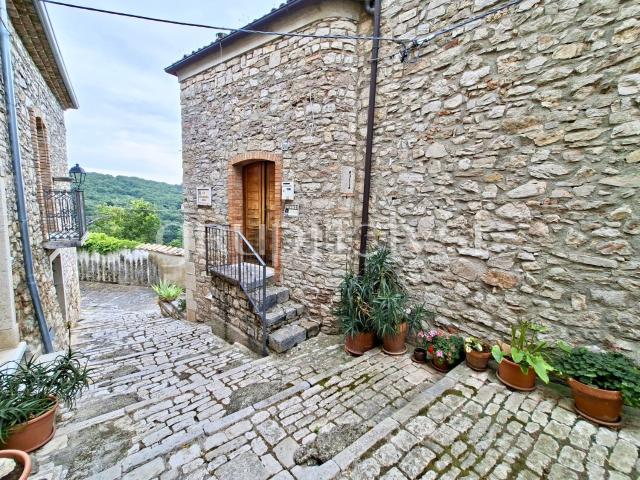 Appartamento in vendita a Buonalbergo, Campania