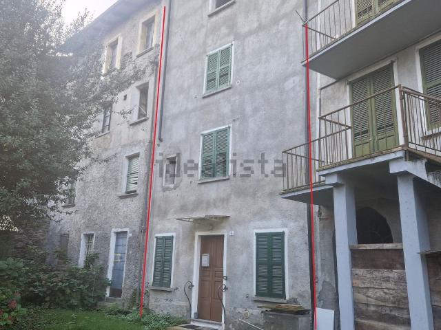 Appartamento in vendita a Fusine, Lombardia