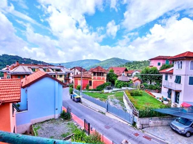 Appartamento in vendita a Savignone, Liguria