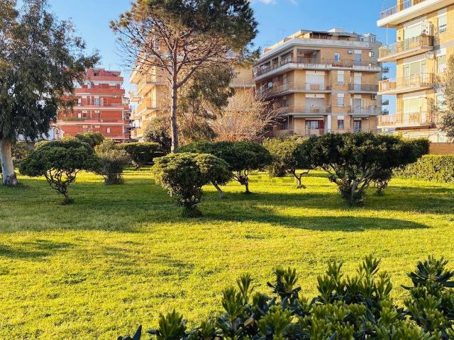 Appartamento in vendita a Laurentum, Roma Capitale