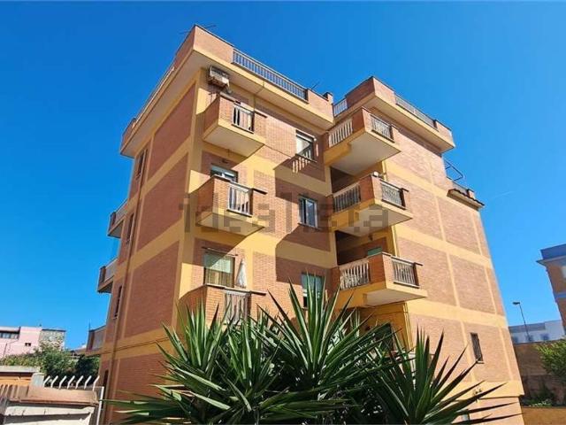 Appartamento in vendita a Pomezia, Roma Capitale