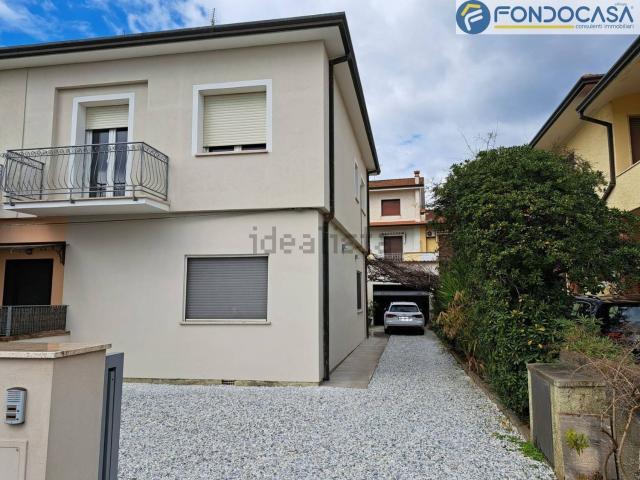 Appartamento in vendita a Camaiore, Toscana