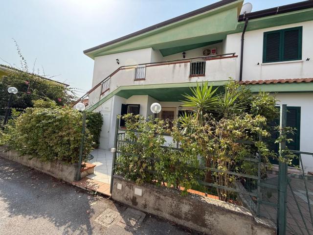 Appartamento in vendita a La Petrosa, Calabria