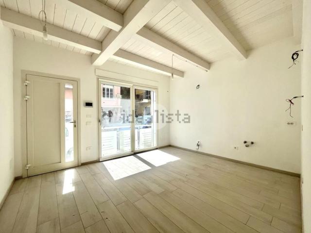 Appartamento in vendita a Marina di sotto, Marche