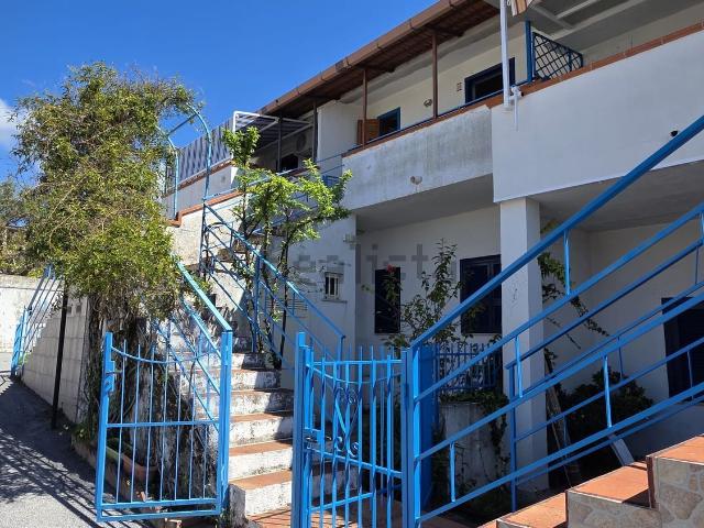 Appartamento in vendita a La Petrosa, Calabria