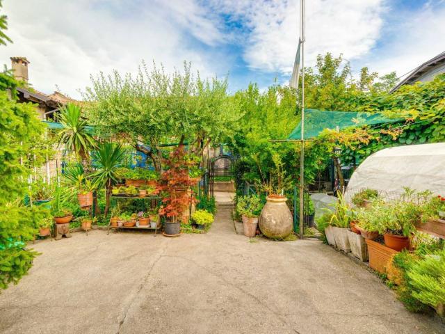 Appartamento in vendita a Barasso, Lombardia