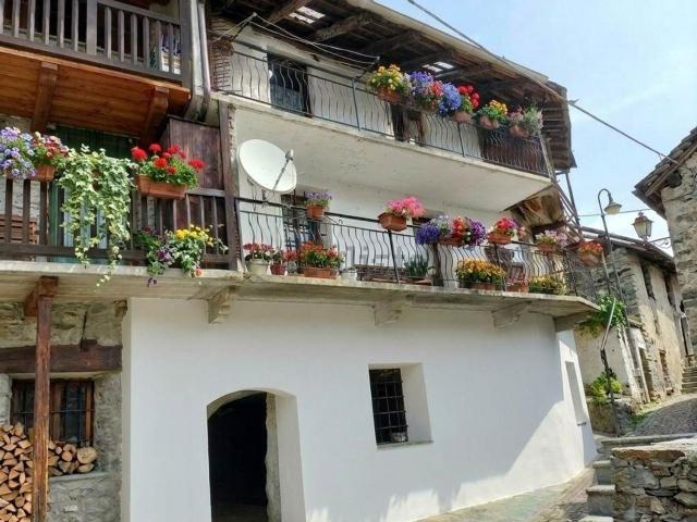 Appartamento in vendita a Challand Saint Victor, Aosta