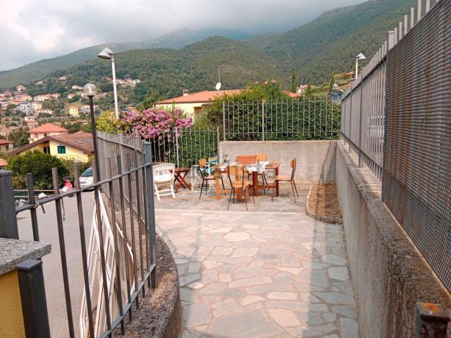 Appartamento in vendita a Cogoleto, Liguria