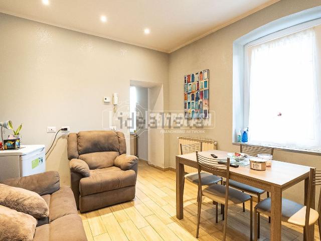 Appartamento in vendita a Carugo, Lombardia