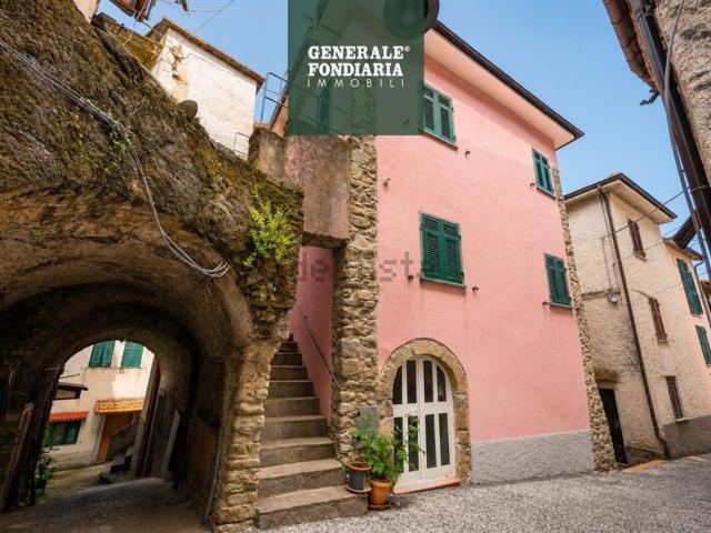 Appartamento in vendita a Follo, Liguria