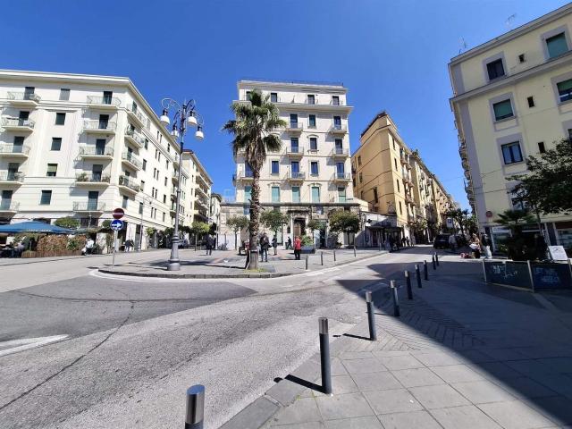 Appartamento in vendita a Salerno, Campania