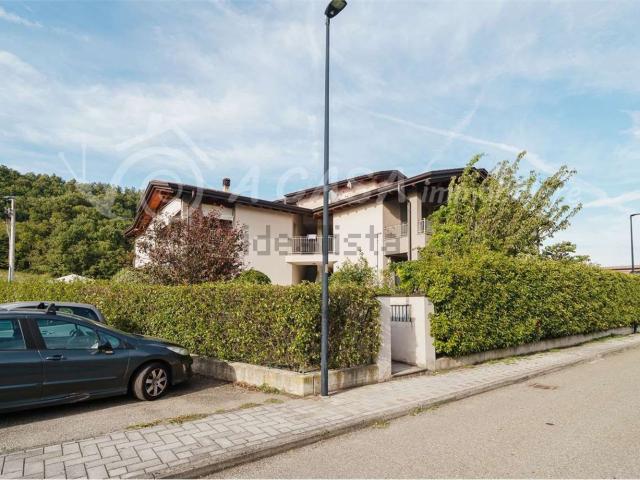 Appartamento in vendita a Viazzano, Varano de' Melegari