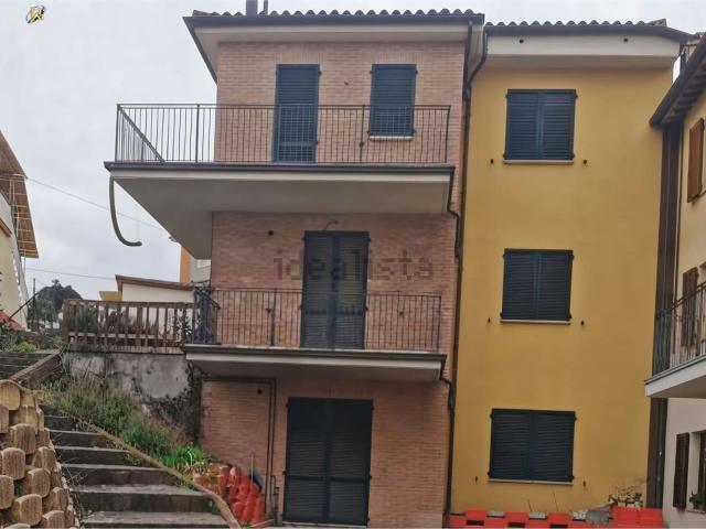 Appartamento in vendita a Cerreto d'Esi, Ancona