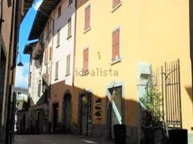 Appartamento in vendita a Clusone, Lombardia