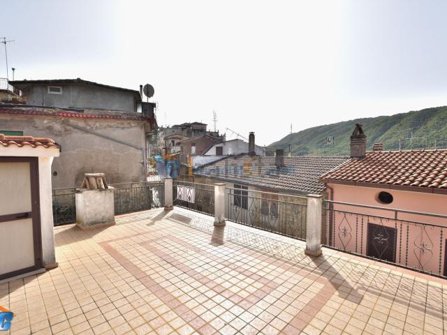 Appartamento in vendita a Turania, Lazio