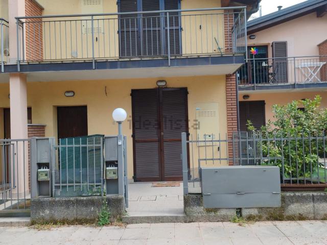 Appartamento in vendita a Buguggiate, Lombardia