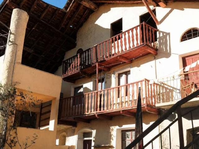 Appartamento in vendita a Gignod, Aosta