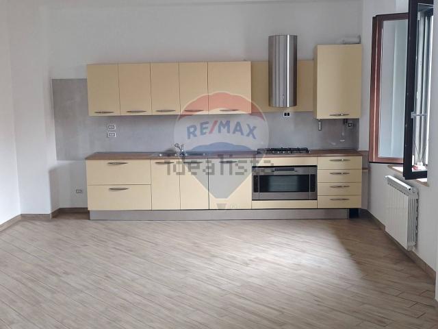 Appartamento in vendita a Agrate Brianza, Lombardia