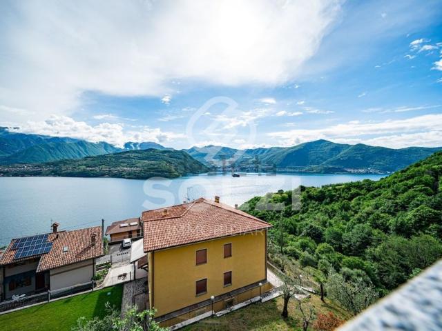 Appartamento in vendita a Tavernola Bergamasca, Lombardia