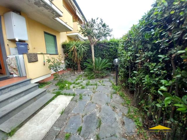 Appartamento in vendita a Marina di Massa, Marina Di Massa
