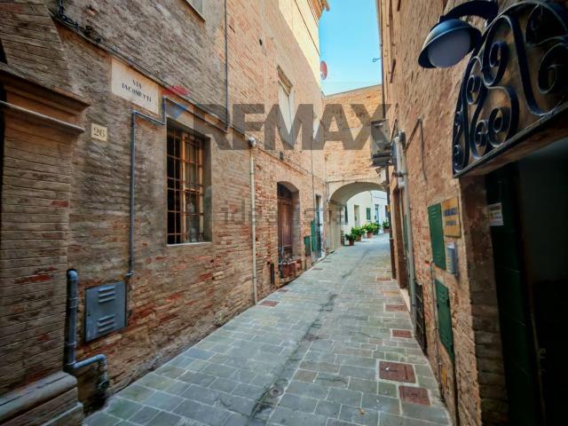 Appartamento in vendita a Porta Cerasa, Marche
