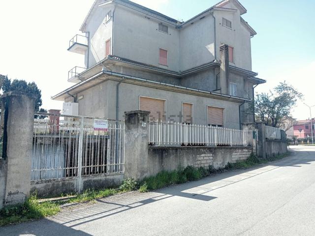 Appartamento in vendita a Fabrica Di Roma, Lazio