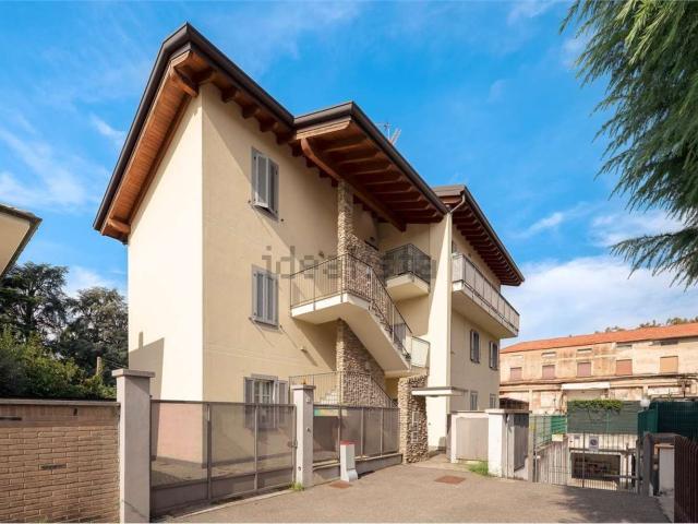 Appartamento in vendita a Giussano, Monza e della Brianza