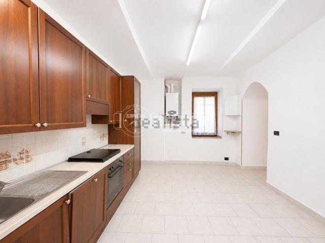 Appartamento in vendita a Merate, Lombardia
