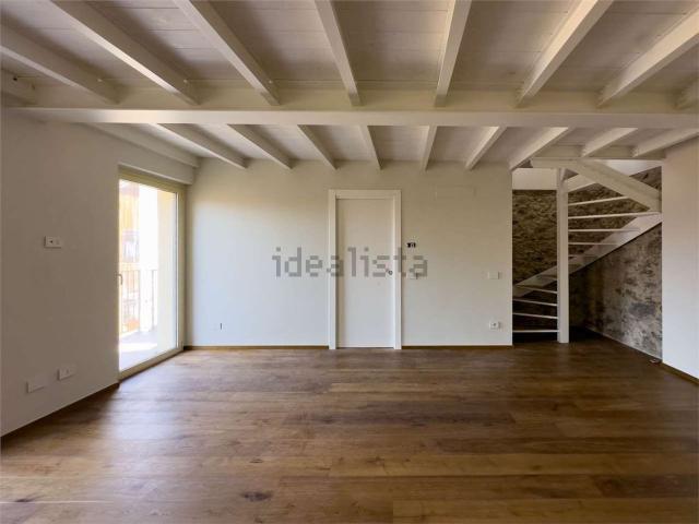 Appartamento in vendita a Ranco, Lombardia