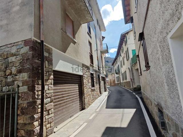 Appartamento in vendita a Margno, Lombardia