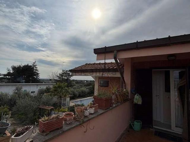 Appartamento in vendita a Pietrara, Roma Capitale