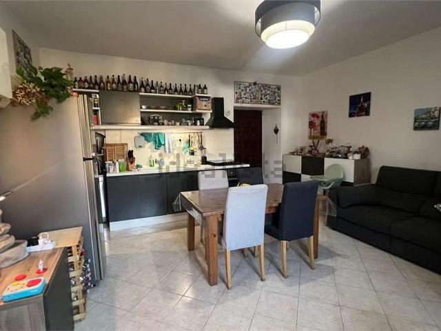 Appartamento in vendita a Daverio, Lombardia