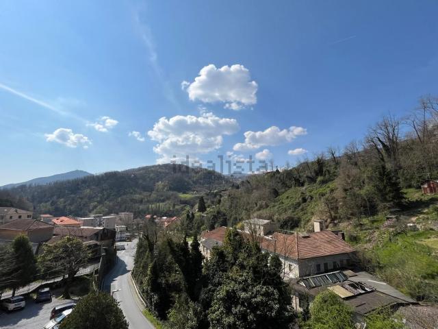 Appartamento in vendita a Campomorone, Liguria