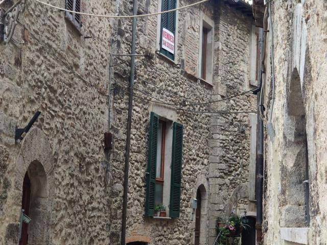 Appartamento in vendita a Acquasparta, Umbria