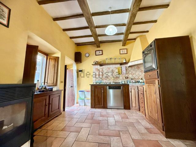 Appartamento in vendita a Collelungo, Baschi