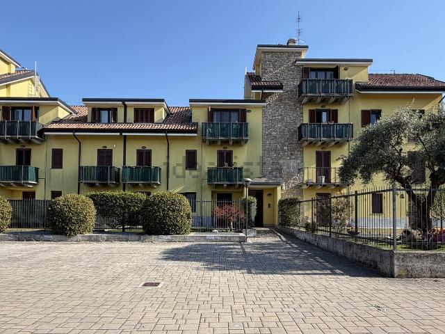 Appartamento in vendita a Mezzago, Lombardia