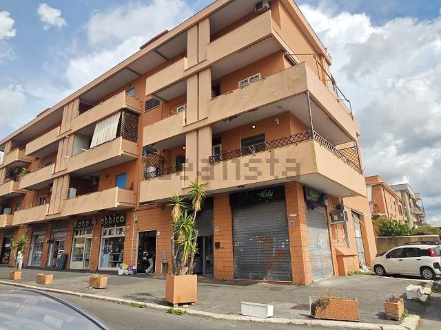 Appartamento in vendita a Municipio Roma X, Roma Capitale