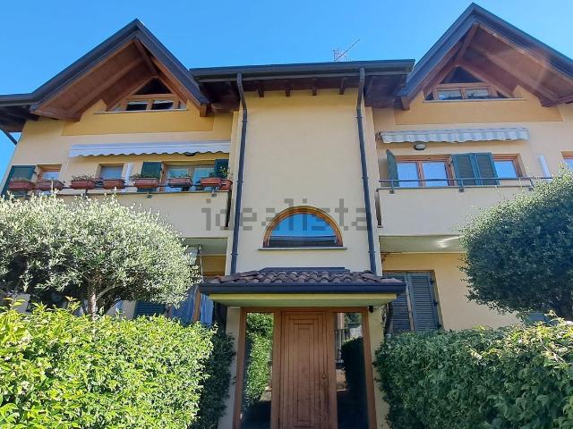 Appartamento in vendita a Carnago, Lombardia