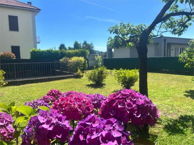 Appartamento in vendita a Angera, Lombardia