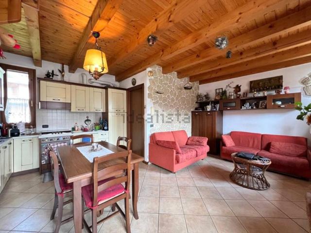 Appartamento in vendita a Fiorine, Clusone