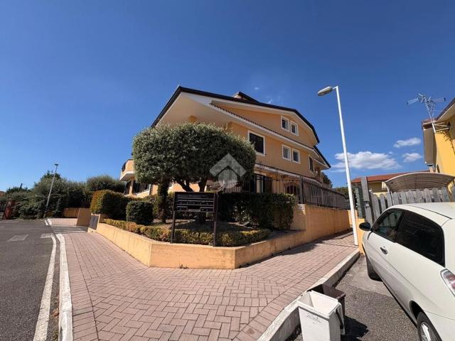 Appartamento in vendita a Valle Mazzone, Roma Capitale