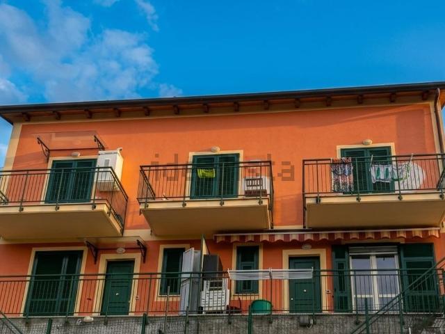 Appartamento in vendita a Follo, Liguria