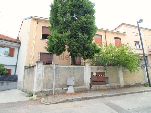 Appartamento in vendita a Varedo, Lombardia