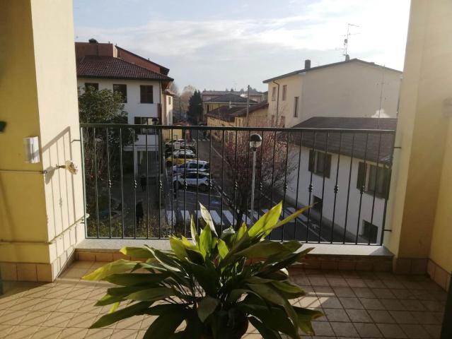 Appartamento in vendita a Aicurzio, Lombardia