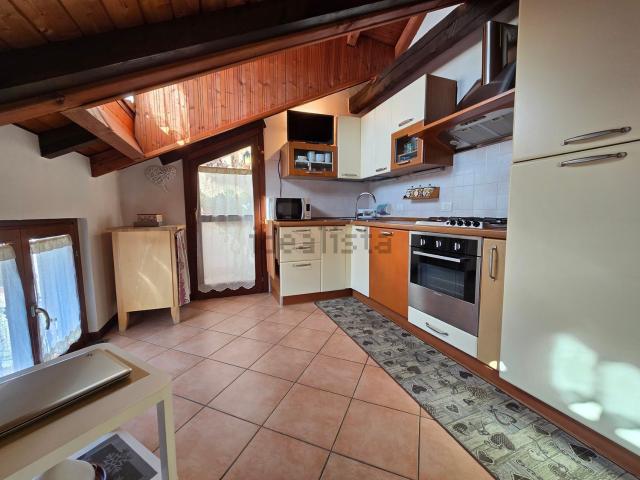 Appartamento in vendita a Bernareggio, Lombardia