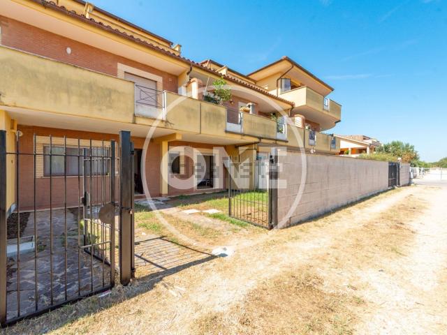 Appartamento in vendita a Zingarini, Pomezia